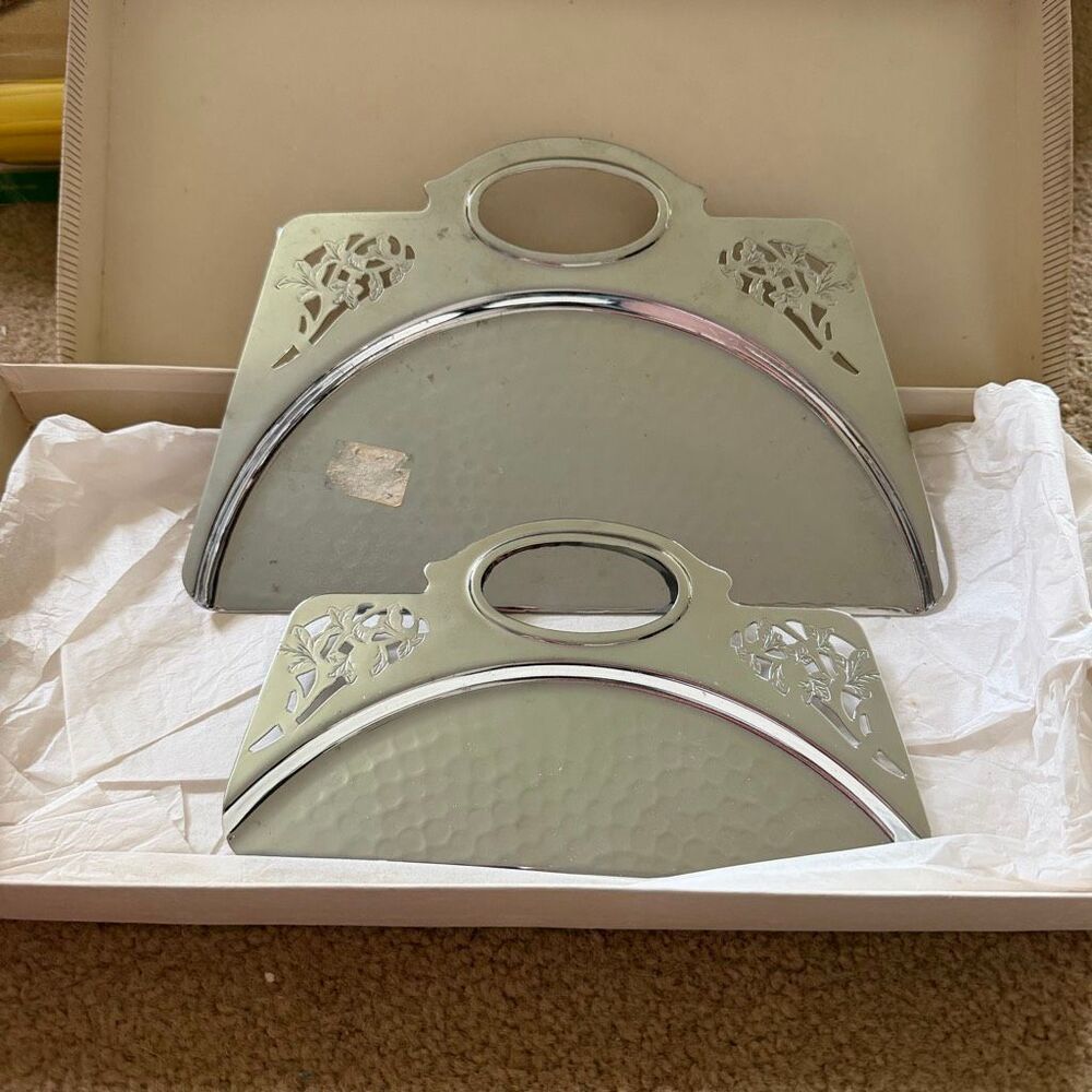 Vintage Farberware Silent Butler Table Crumber Crumb Catcher Dustpan Set